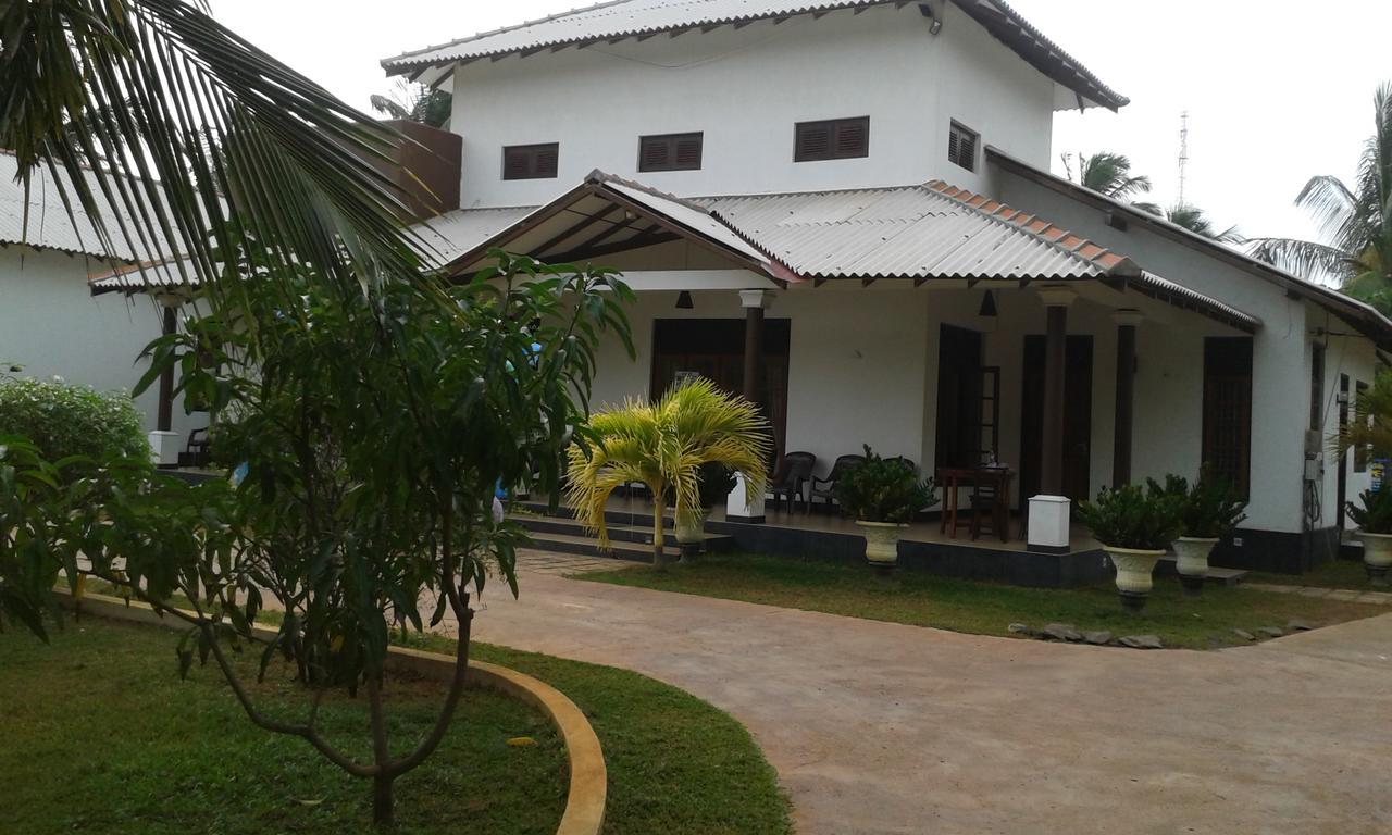 Grand Hilton Hotel Negombo Exterior foto